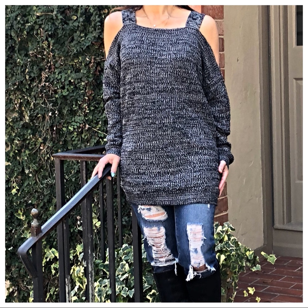 ✨LAST ONE ✨Loose fit cold shoulder pepper sweater - Picture 6 of 7